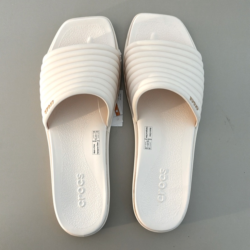 ✨NEW✨ Crocs Miami Slide - Sz 9 in Dew